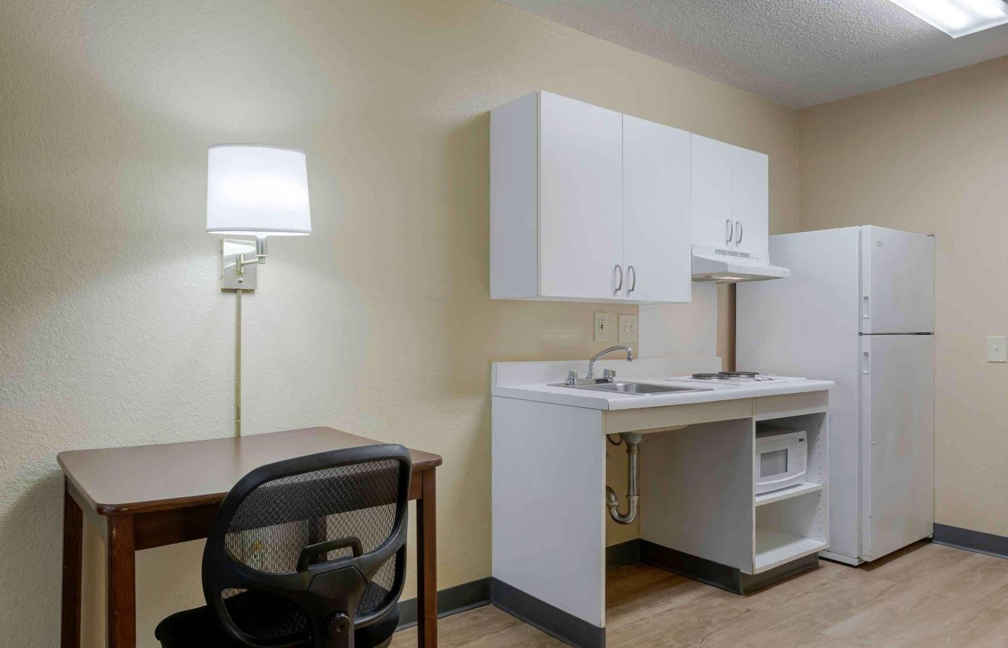 Extended Stay America Suites - Boston - Waltham - 52 4Th Ave Екстер'єр фото